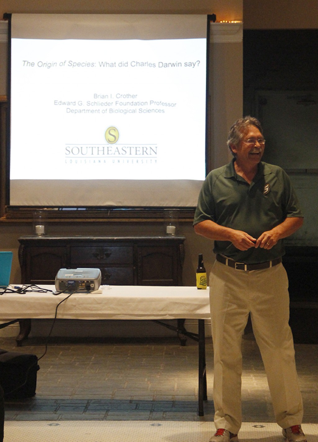 University professor of biological sciences, Dr. Brian Crother addressed the audience during Science on Tap. He taught Darwin’s “Origin of Species” and simplified it, so it would be easier to understand for those not used to the topic.